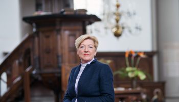 Fokkelien Oosterwijk gaat met emeritaat: ‘Ik ga uitrusten, opruimen en naar buiten. En verder zie ik wel wat op mijn weg komt.’ (foto: Bettina Traas)